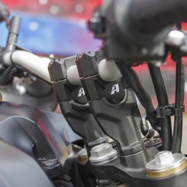 YAMAHA(ヤマハ純正部品) ハンドルバーライザー テネレ700 | バイク