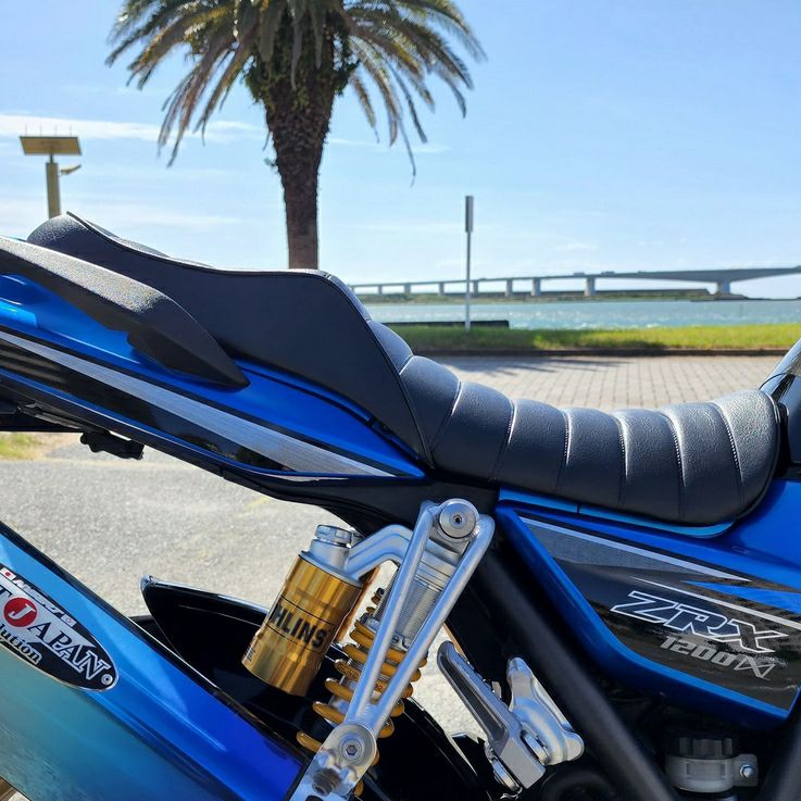 ZRX1200DAEG/1200R/1100 LOWシート ゲル入り タックロール 艶なし