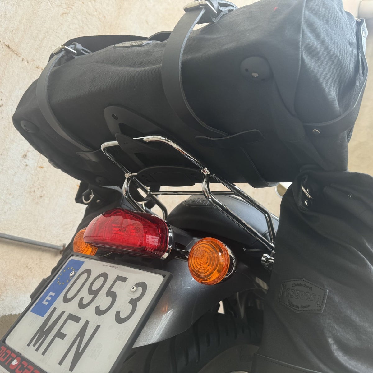 PODEROSA Shiraz クイックリリース・ダッフルバッグ 30L (ブラック)_2