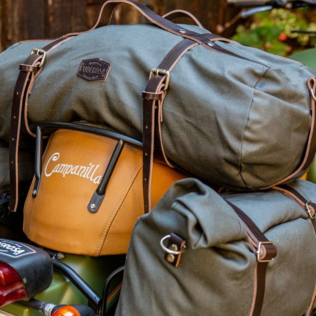 PODEROSA Shiraz ダッフルバッグ 30L (グリーン/ブラウンレザー