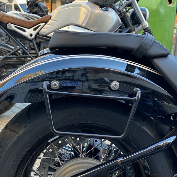 BMW R18 2020～ サドルバッグ ステー 左右 サテンブラック La Poderosa_1