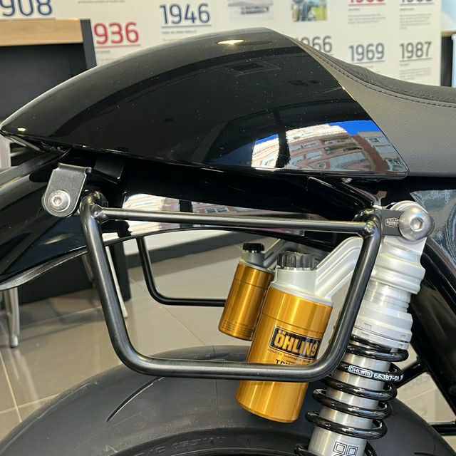 トライアンフ スピードツイン1200 19-26 サドルバッグ ステー サテンブラック 左右セット La Poderosa_1