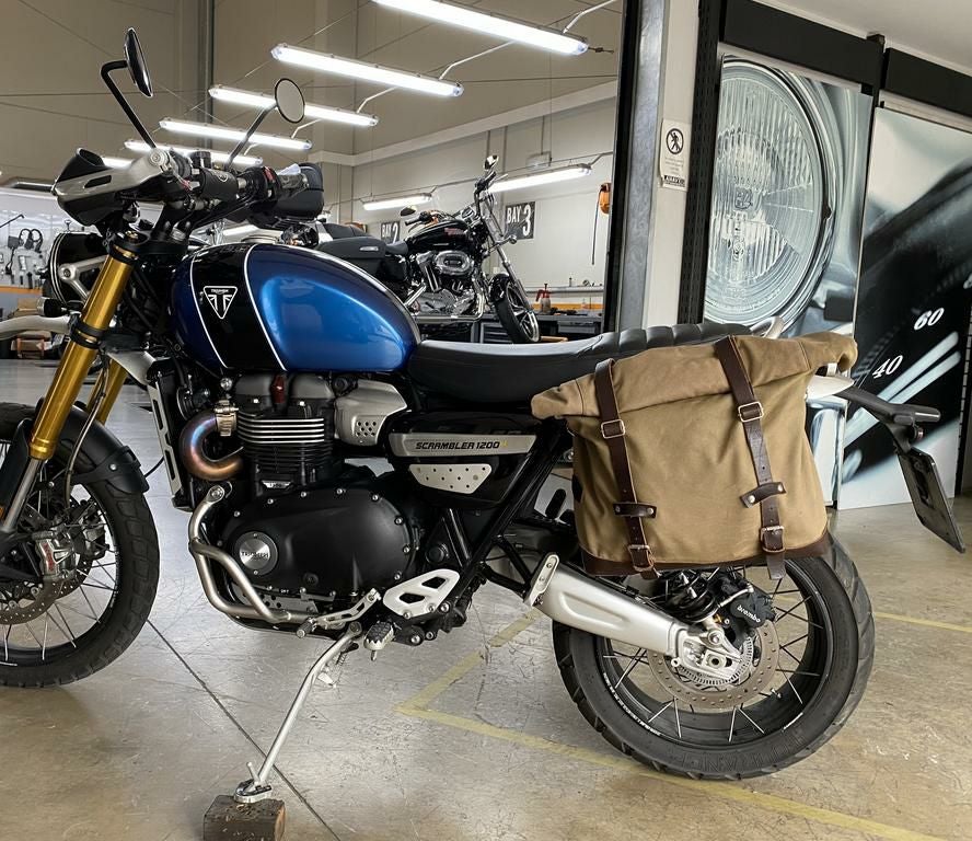 トライアンフ スクランブラー1200 サドルバッグ ステー サテンブラック