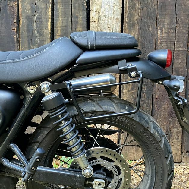 トライアンフ ストリートスクランブラー/スクランブラー900 サドルバッグステー 左側 サテンブラック La Poderosa_1