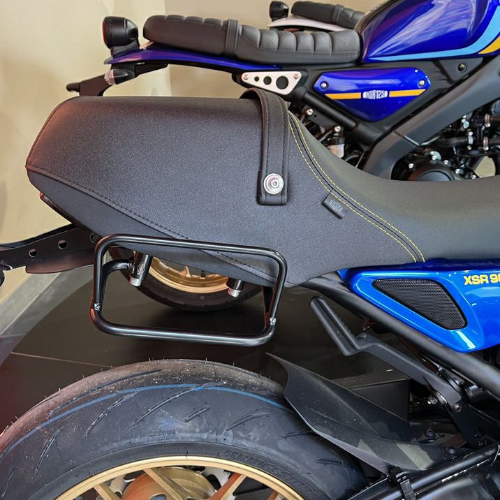 XSR900 2022～ サドルバッグ ステー 左右 サテンブラック La Poderosa