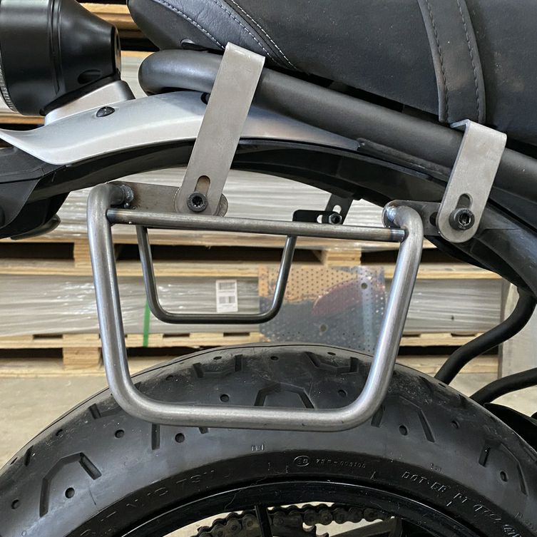 YAMAHA(ヤマハ純正部品) タンクサイドカバー AS 右側 YAMAHA XSR700