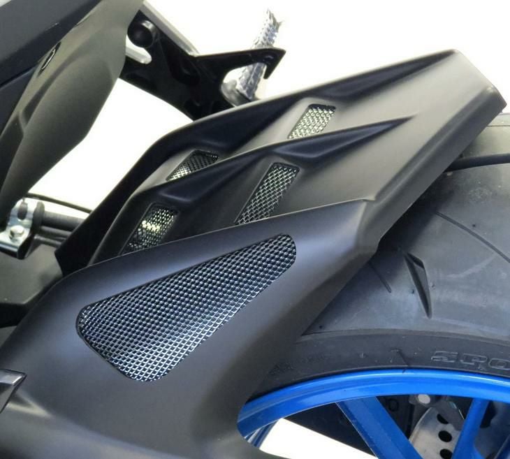 GSX-8S リアインナーフェンダー カーボン調/シルバーメッシュ