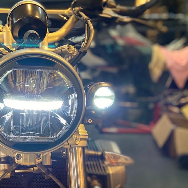 DKdesign X KOSO オーロラ5 LEDフォグランプ | バイクカスタムパーツ