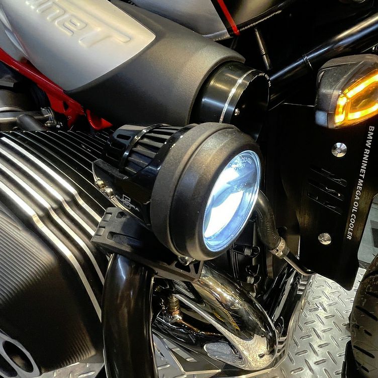 DKdesign X KOSO オーロラ5 LEDフォグランプ | バイクカスタムパーツ