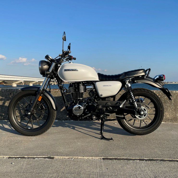 GB350 ゲル入りローシート タックロール 艶有ブラック GTRシリーズ GB350 ゲル入りローシート タックロール 艶有ブラック GTRシリーズ