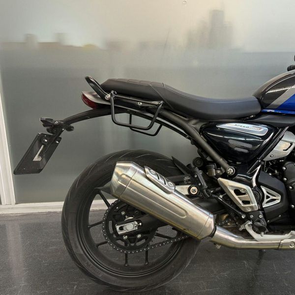 トライアンフ スピード 400 サドルバッグ ステー サテンブラック 左右セット La Poderosa_1