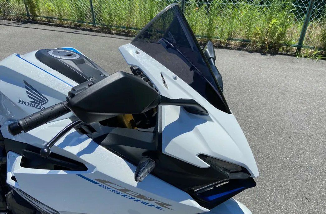 ホンダ CBR250RR 23- スクリーン スモーク アクリポイント | バイク