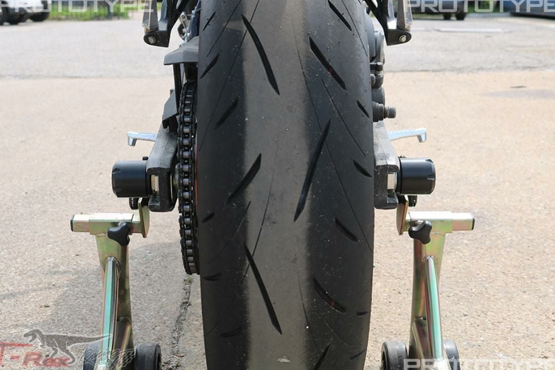 GSX-8T/GSX-8TT/GSX-8S/GSX-8R/Vストローム800DE リアアクスル