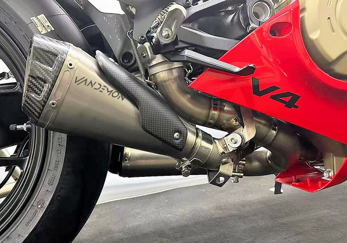 パニガーレV4/S/SP2/R 18- チタン スリップオンマフラー カーボン
