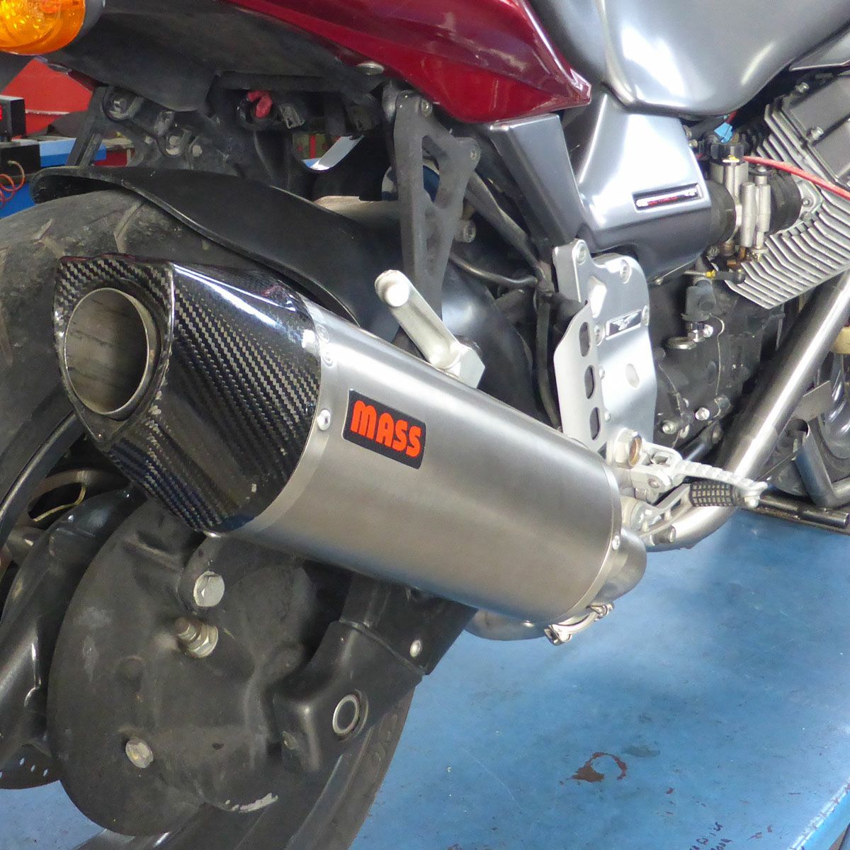 モトグッチV11用　カーボンファイバー マフラー 2本セット MOTO GUZZI(モトグッチ) V11スポルト/ルマン オーバルステンレス