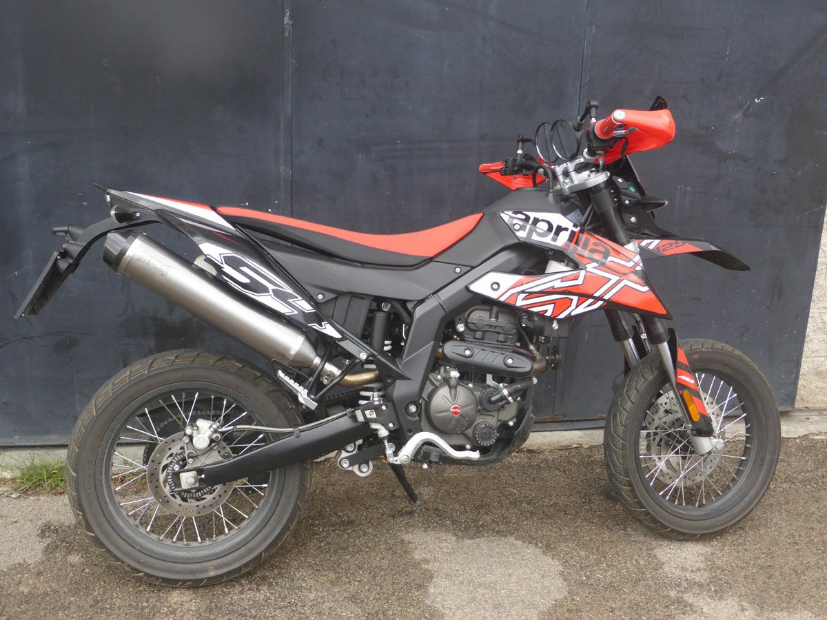 アプリリアSX125/RX125 ラウンドステンレス スリップオンマフラー カーボンチップ MASS Exhaust_4