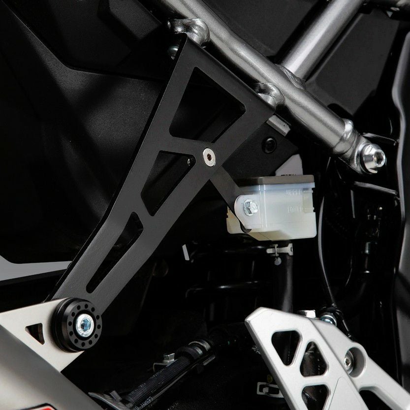 スズキ GSX-8S 23- ハンドルバーライザー 30mmアップ 21mmオフセット
