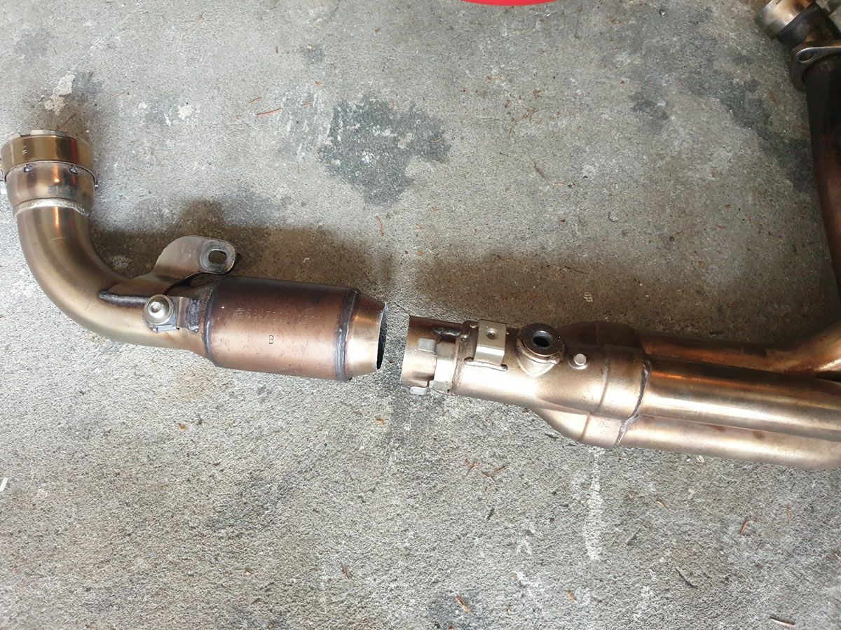 トライアンフ ストリートトリプル675 オーバルカーボン カット