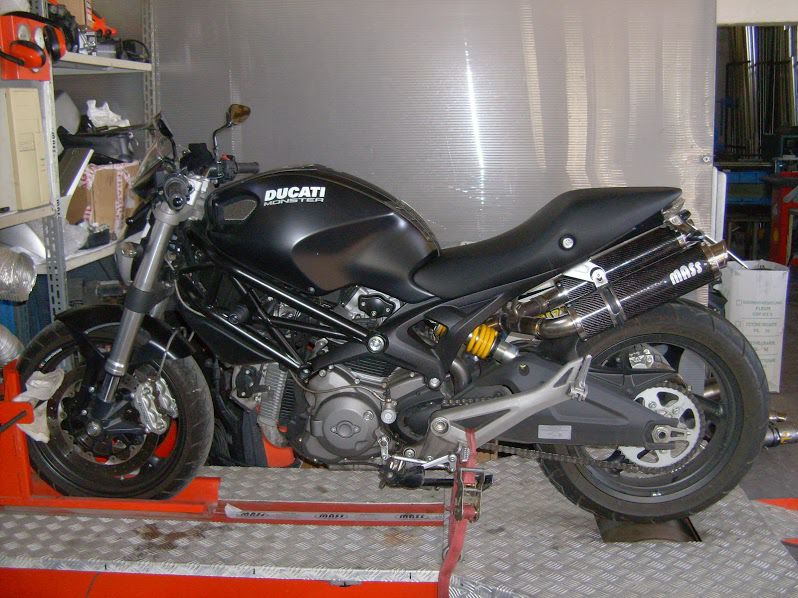ドゥカティ モンスター696/796/1100 GP1 カーボン スリップオン