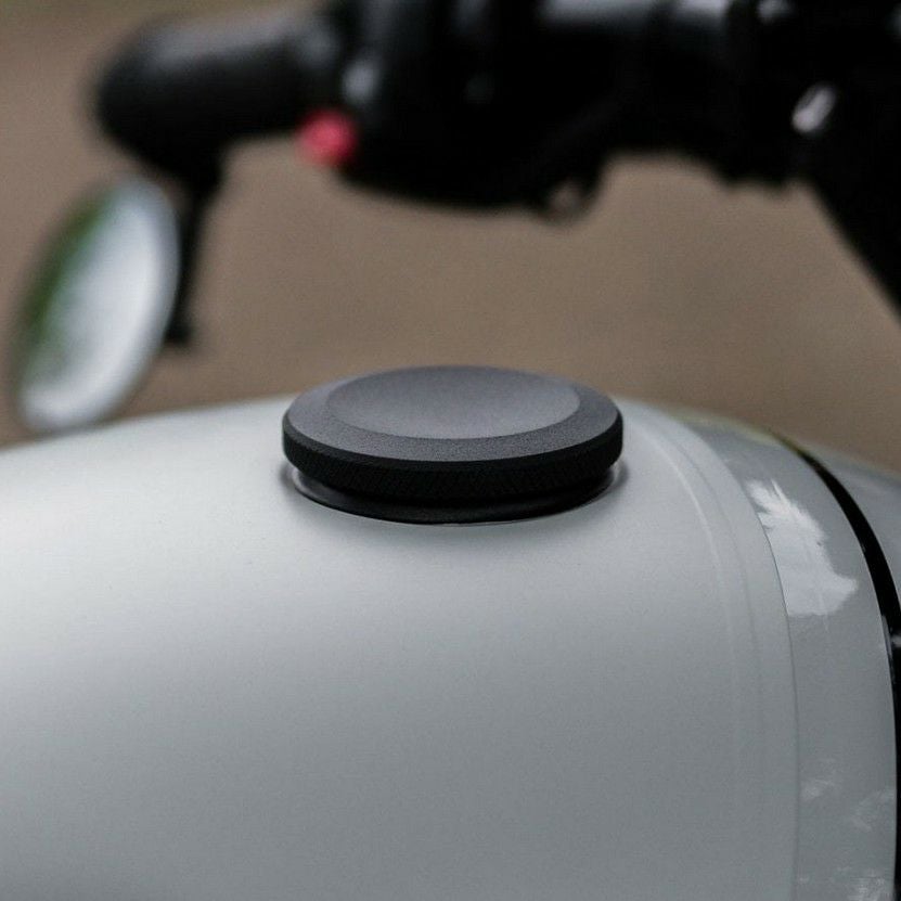 TRIUMPH ボンネビルt100空冷　タンクキャップ キー付き Motone(モートーン) タンクキャップ ブラック/フラット トライアンフ