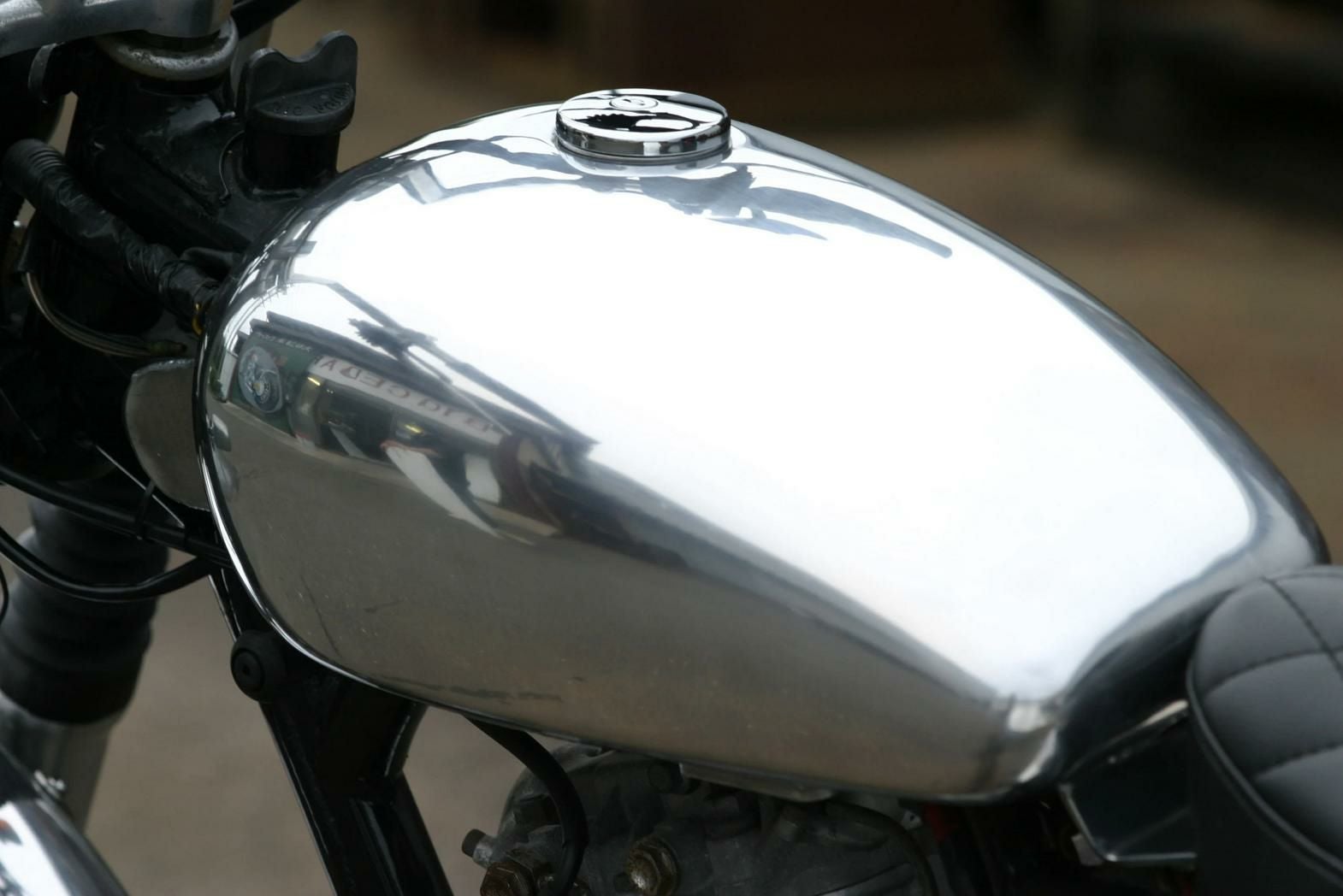 ヤマハ SR400 ロングピーナッツアルミタンク バフ仕上げ BIGCEDAR
