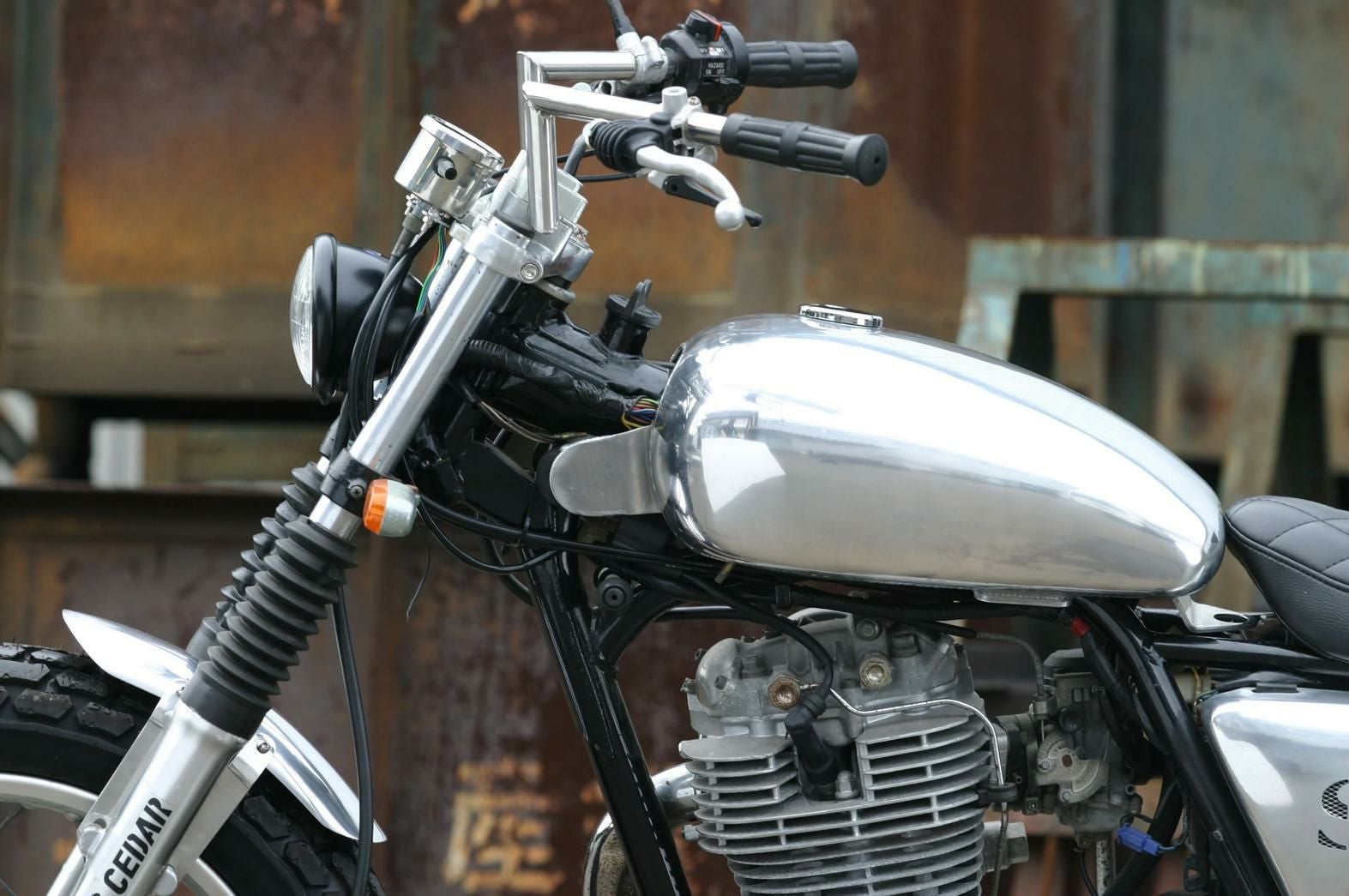 ヤマハ SR400 ロングピーナッツアルミタンク バフ仕上げ BIGCEDAR