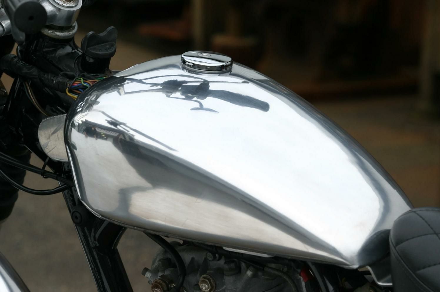 ヤマハ SR400 アルミチョップタンク バフ仕上げ BIGCEDAR | バイク