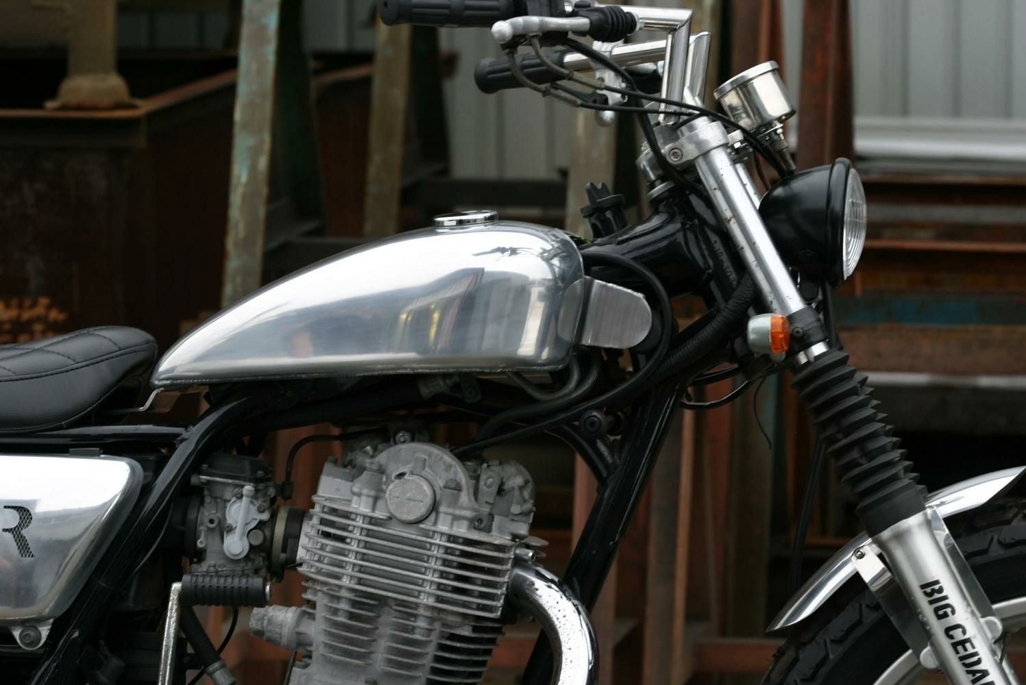 SR400 エアバルブ無し　200ミリ　バフ仕上げ YAMAHA SR400 フロントフォーク バフ研磨サイザル仕上げ クリア塗装
