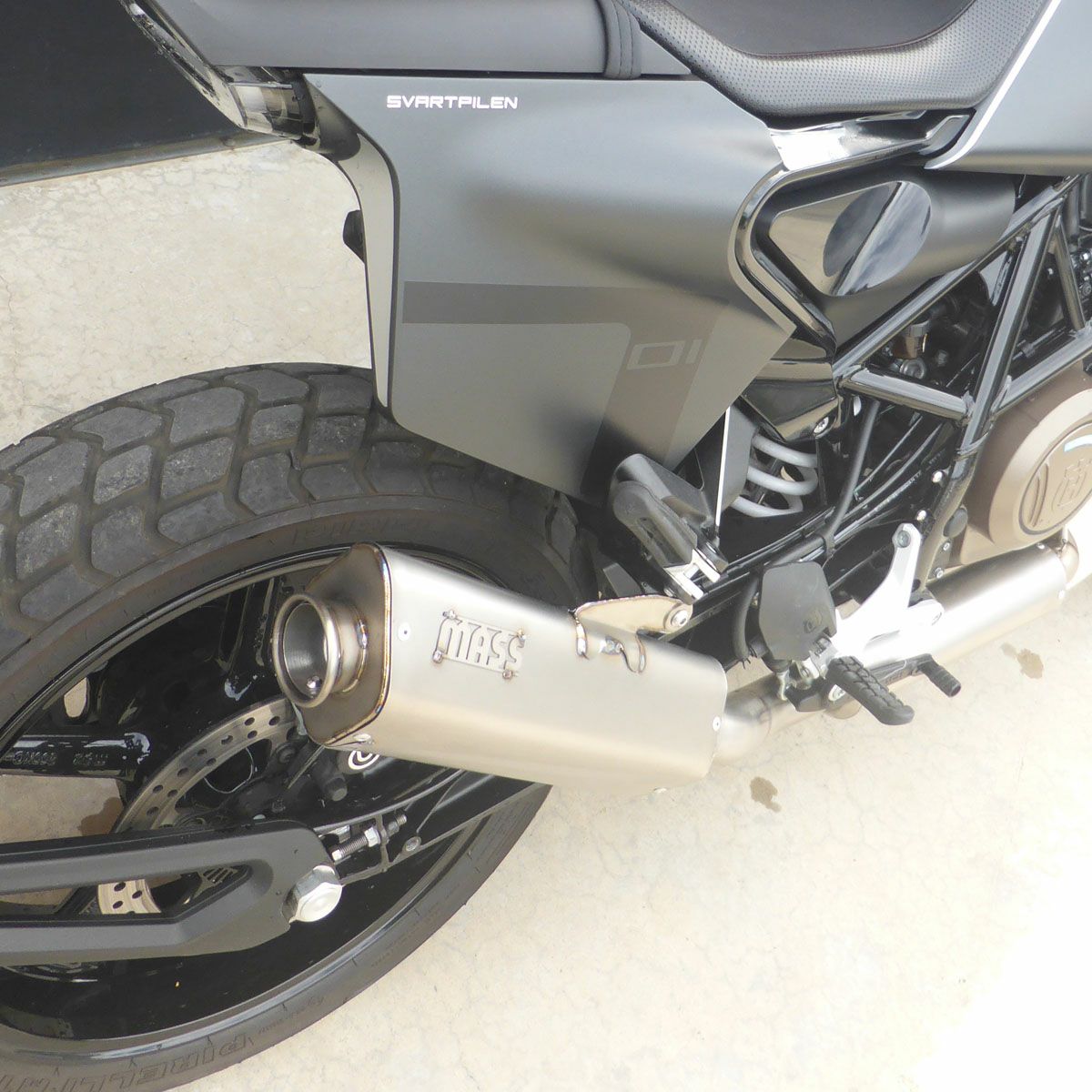 ハスクバーナスバルトピレン 美品「R9 Exhaust」マフラーktm ハスクバーナ スヴァルトピレン701 Rombo ステンレス スリップオン