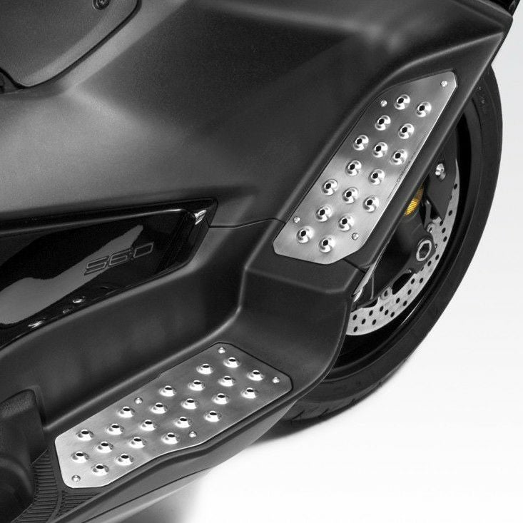 TMAX560 22- フットレスト プレート シルバー DPM_1