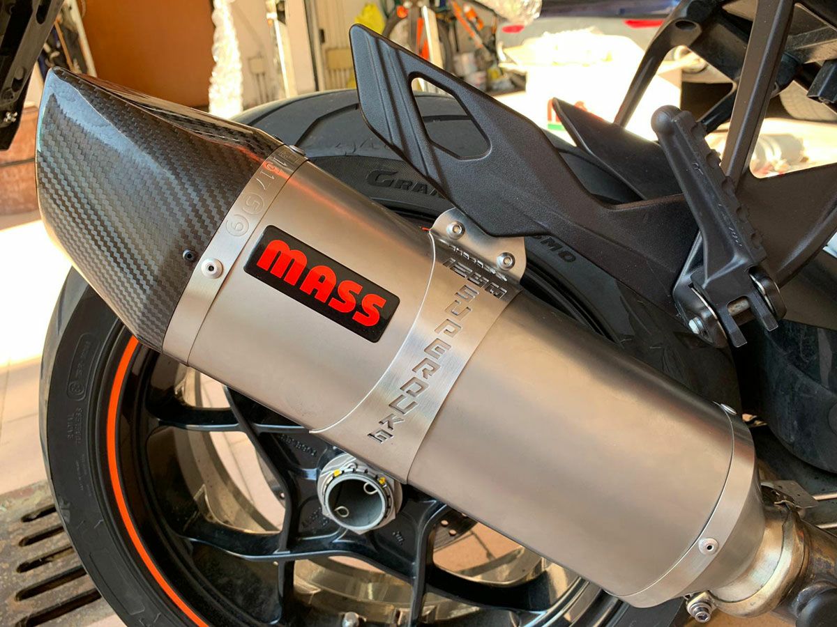 KTM 1290スーパーデューク オーバルチタン スリップオンマフラー MASS