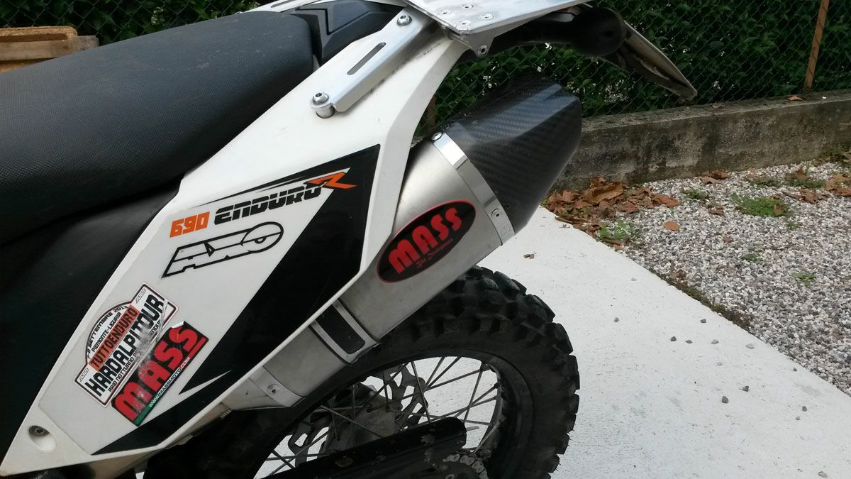 KTM 690エンデューロ/SM オーバルチタン スリップオンマフラー MASS