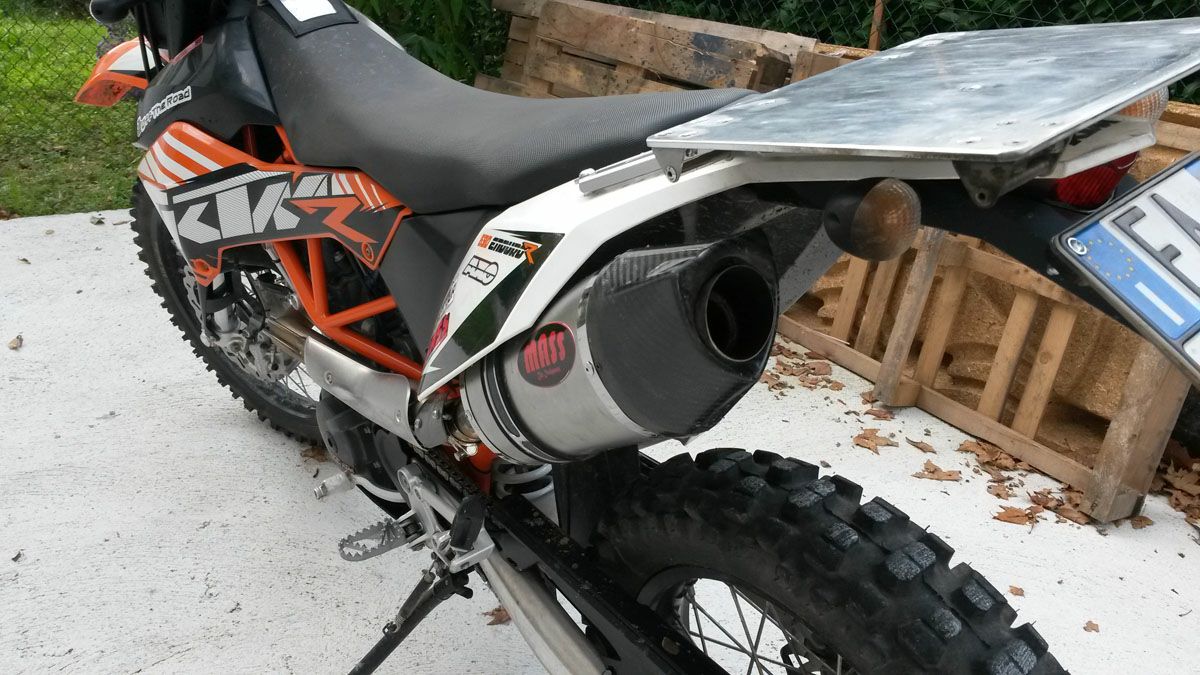 KTM 690エンデューロ/SM オーバルチタン スリップオンマフラー MASS