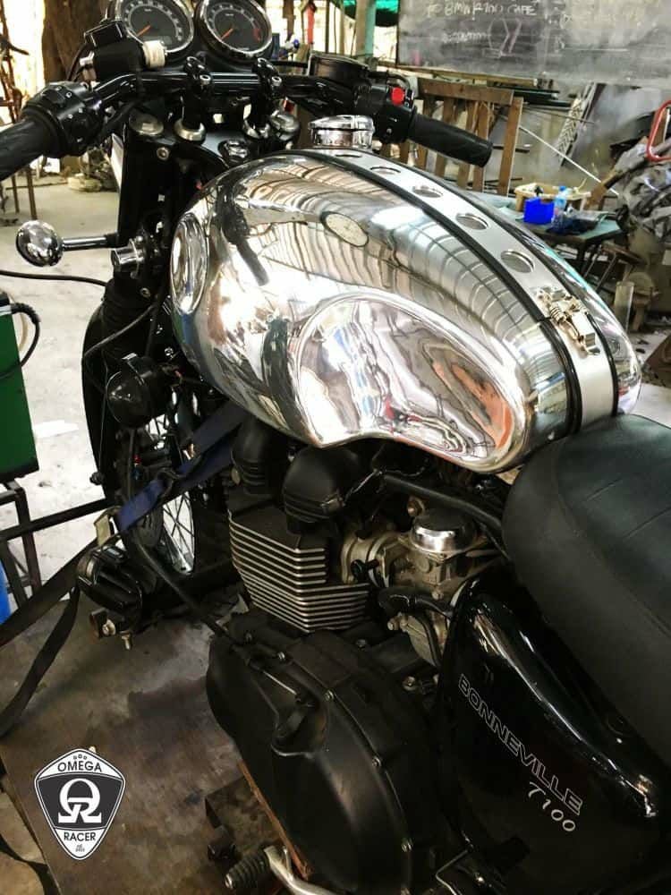 空冷ボンネビル T100 スクランブラー スラクストン アルミタンク