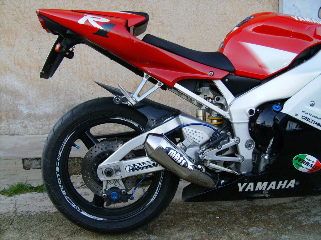 YZF-R1 98-01 Trombカーブステンレス スリップオンマフラー MASS