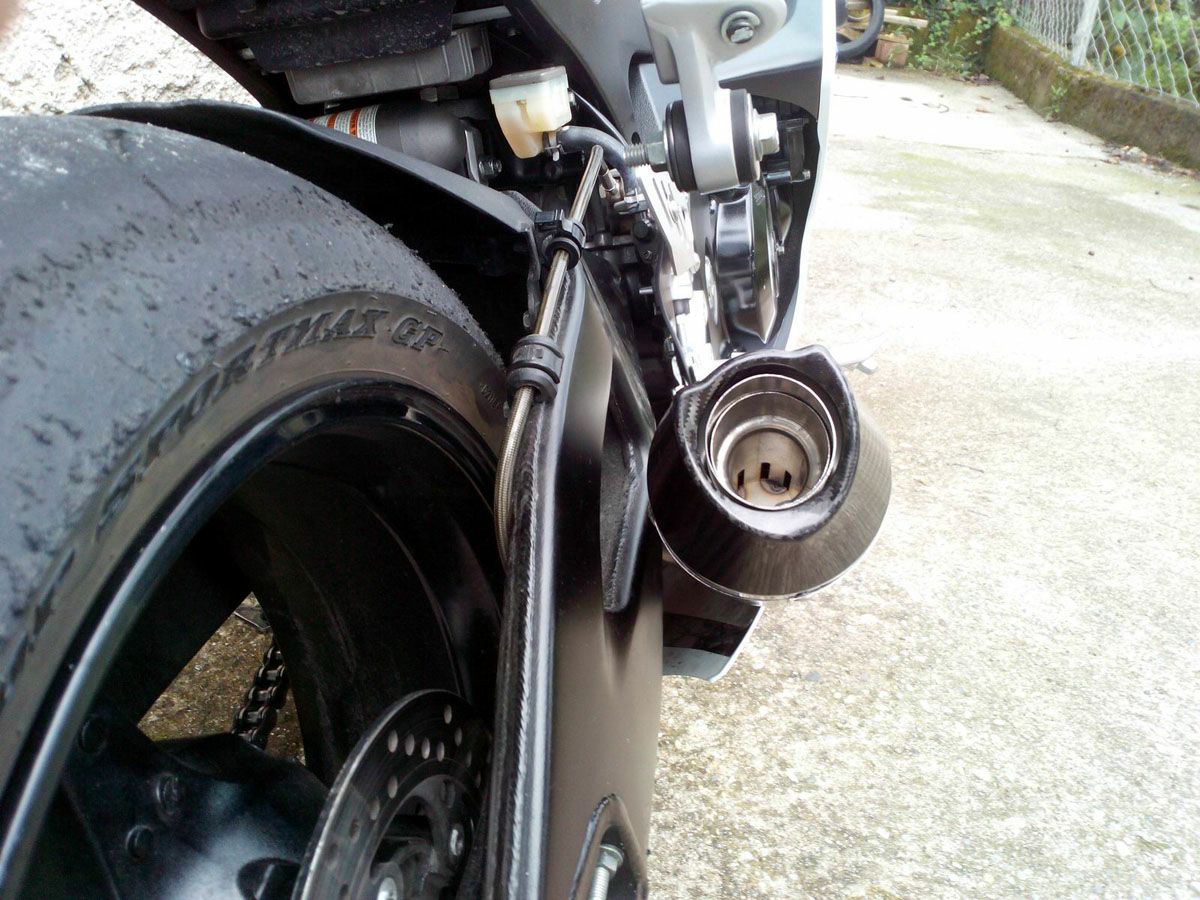 GSX-R1000 Trombカーブチタン スリップオンマフラー カーボンチップ