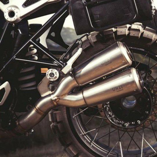BMW R nineT 純正マフラーホルダー | バイクカスタムパーツ専門店