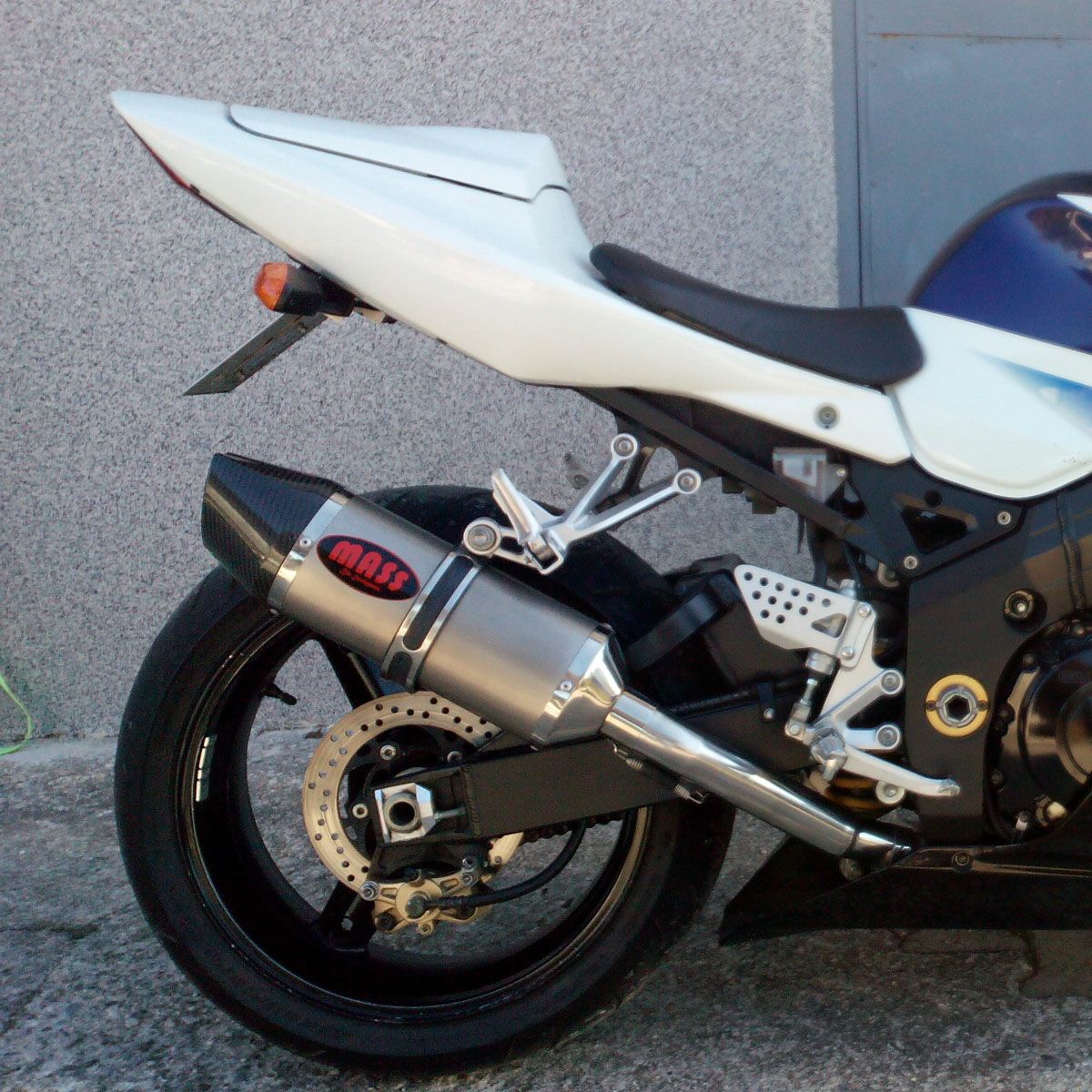 XL1000Vバラデロ オーバルステンレス スリップオンマフラー MASS