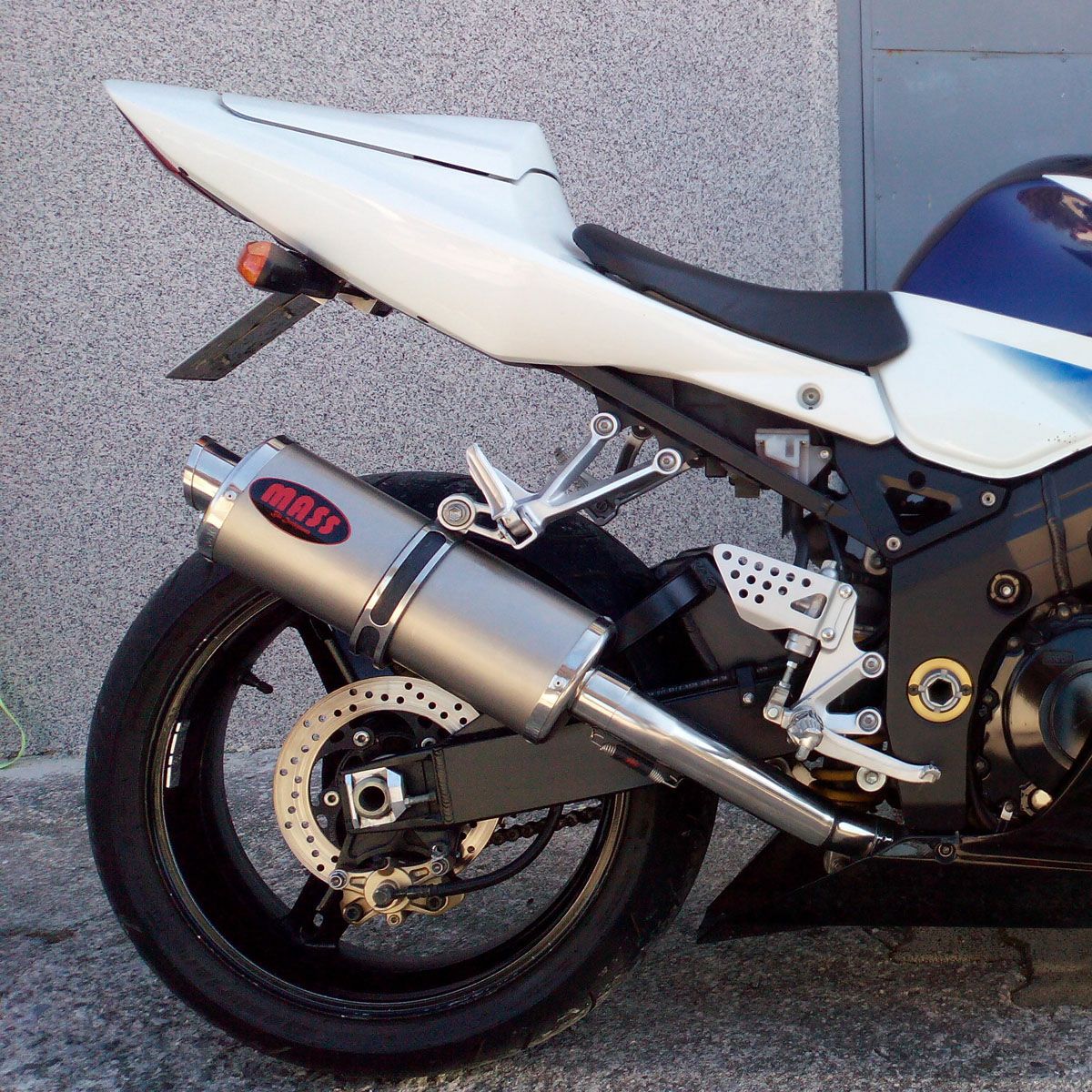 XL1000Vバラデロ オーバルステンレス スリップオンマフラー MASS