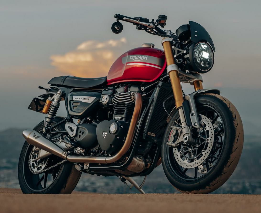 トライアンフ スピードツイン1200 リバースコーンスリップオンマフラー