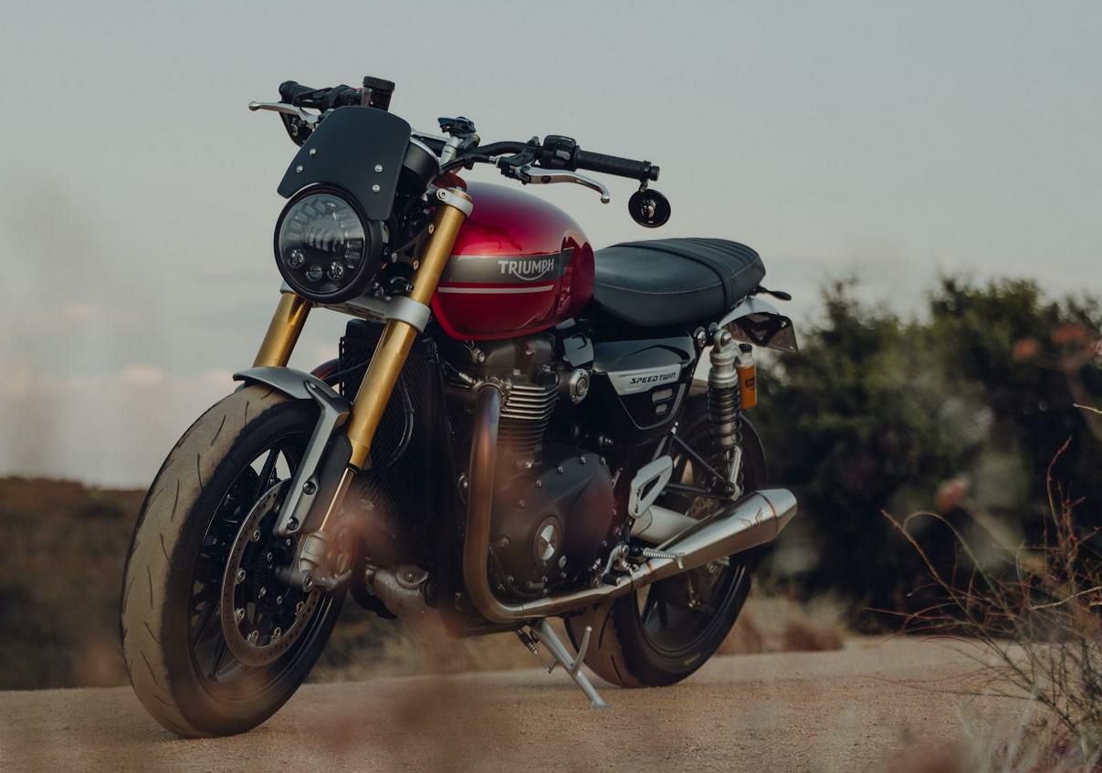 トライアンフ スピードツイン1200 リバースコーンスリップオンマフラー
