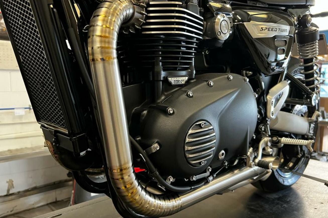 トライアンフ スピードツイン1200 ドラッグフルエキゾーストシステム