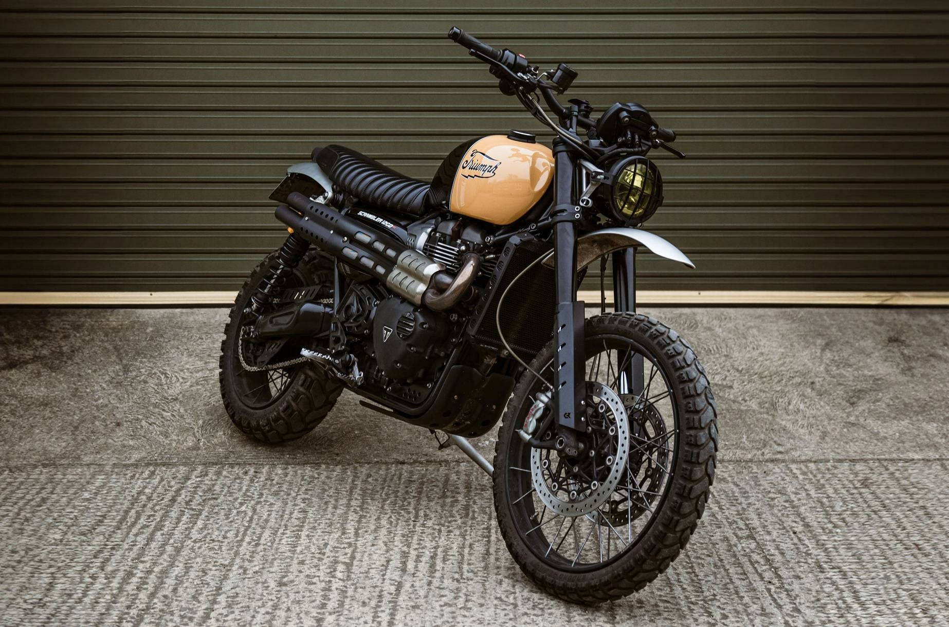 トライアンフ スクランブラー1200 XE/XC ～23 ストレートカットエッジ