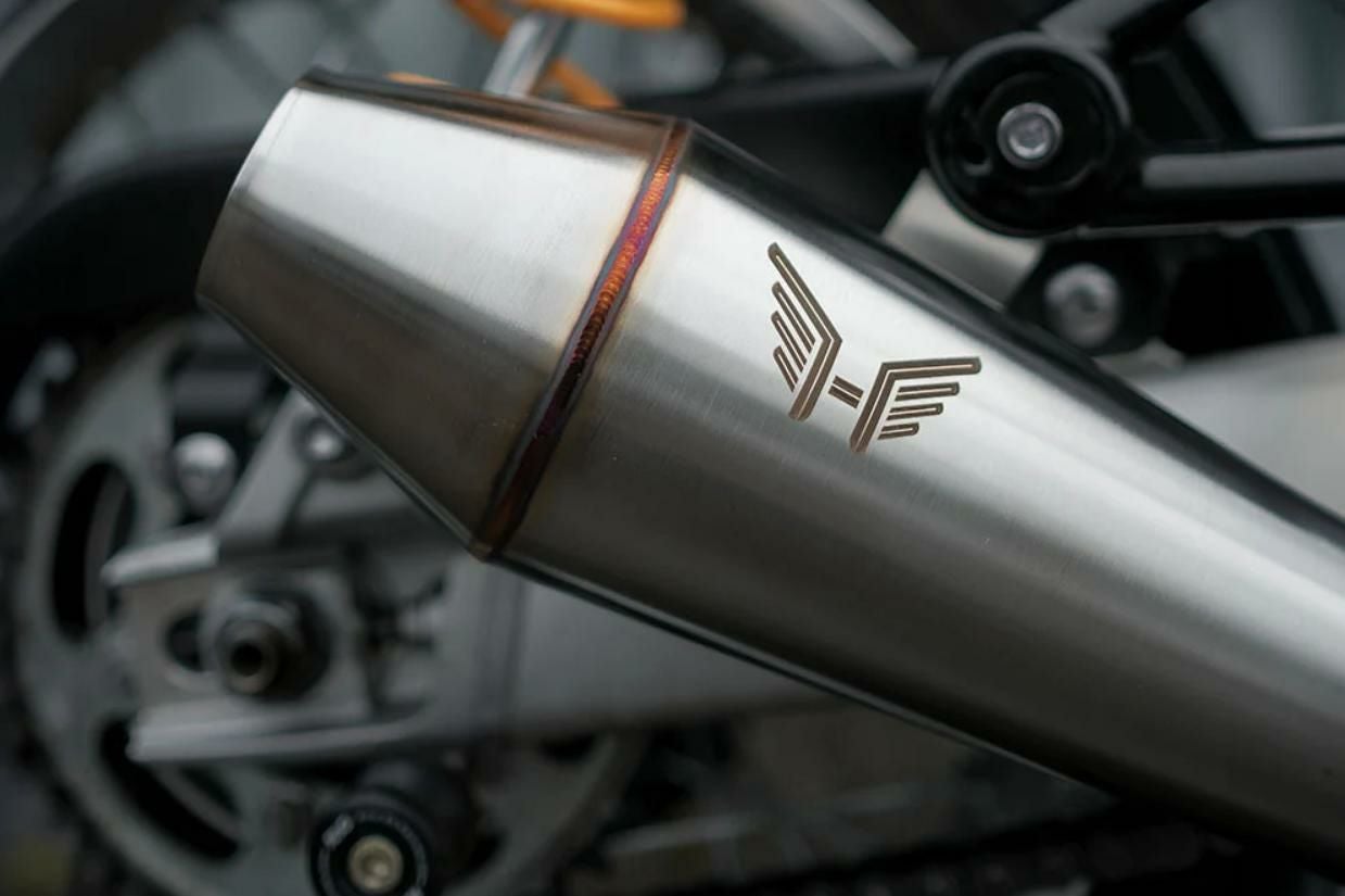トライアンフ スラクストン 1200 R/RS リバースコーン スリップオン