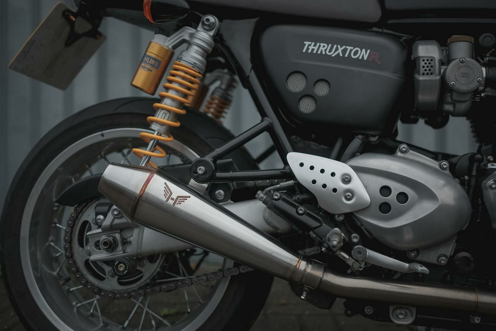 thruxton スラクストン 1200 トライアンフ マフラー スリップオン トライアンフ スラクストン 1200 R/RS リバースコーン スリップオン