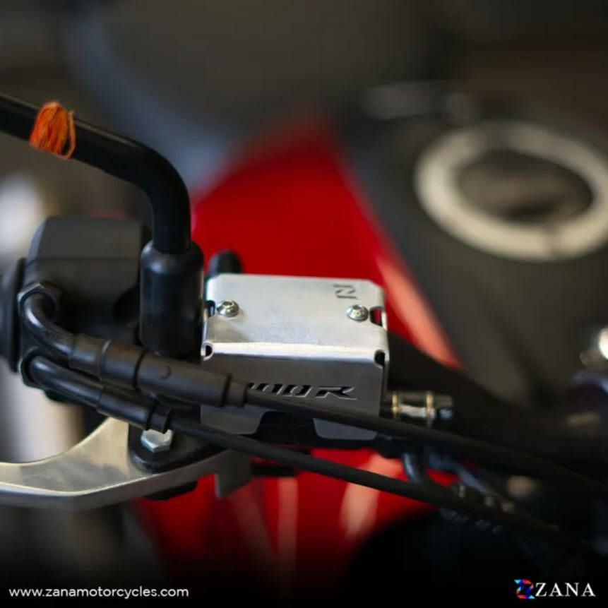 ホンダ CB250R/300R フロントマスターシリンダーカバー アルミ ZANA ホンダ CB250R/300R フロントマスターシリンダーカバー アルミ ZANA
