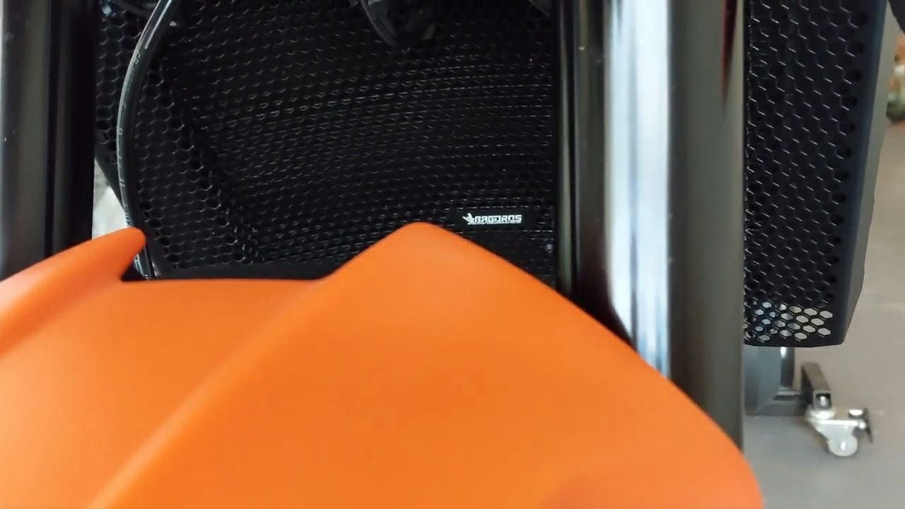 KTM デューク 790/890 ラジエーターガード ブラック BAGOROS(バゴロス