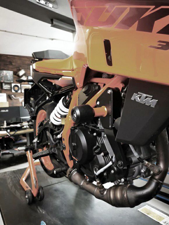 KTM デューク 125/250/390 24- エンジンスライダー BAGOROS(バゴロス