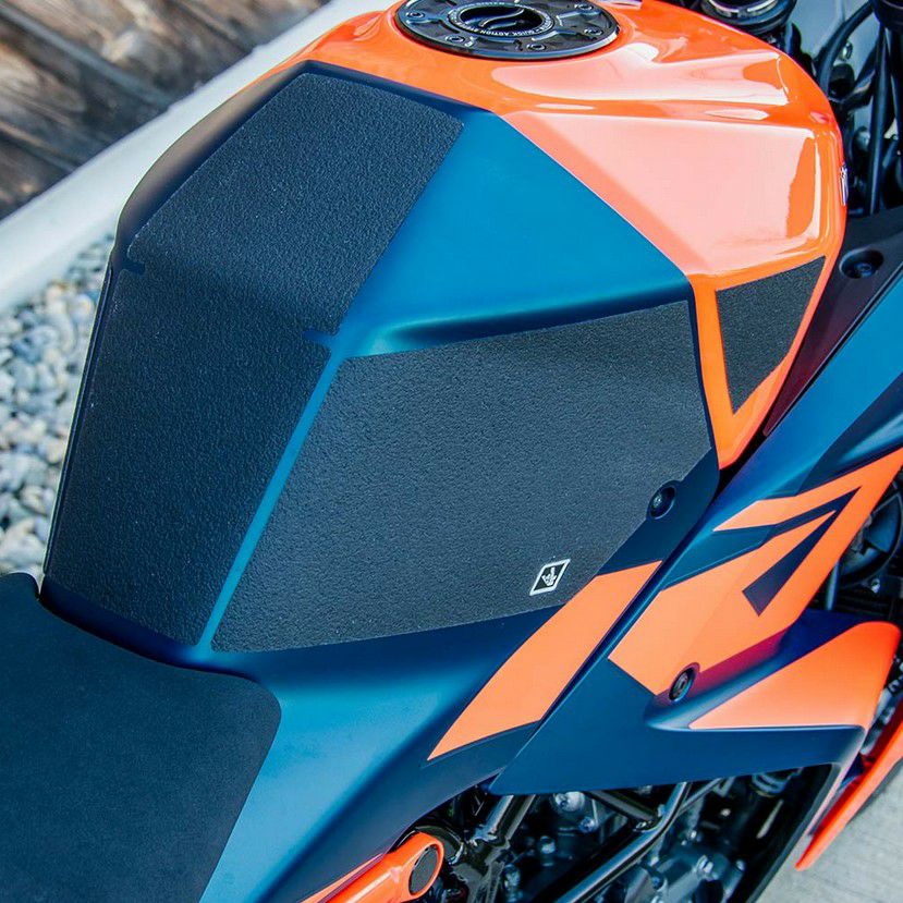 KTM RC390 タンクグリップ タンクパッド BAGOROS(バゴロス) | バイク