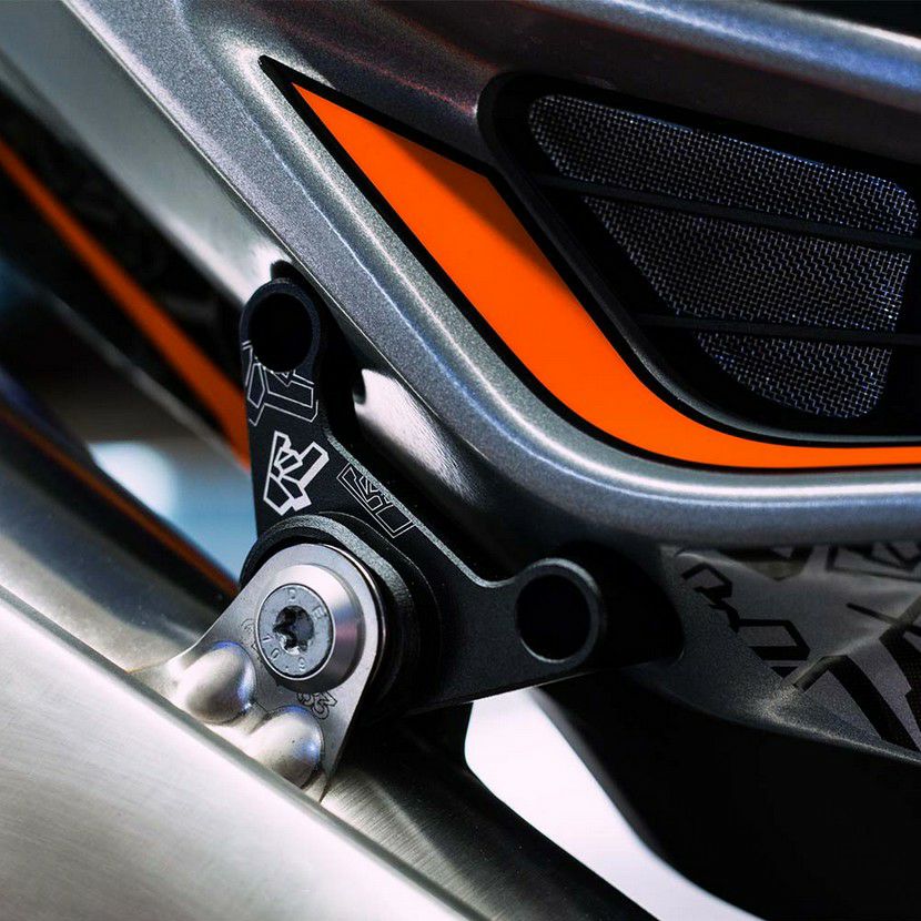 KTM デューク 790/890 マフラーステー BAGOROS(バゴロス) | バイク